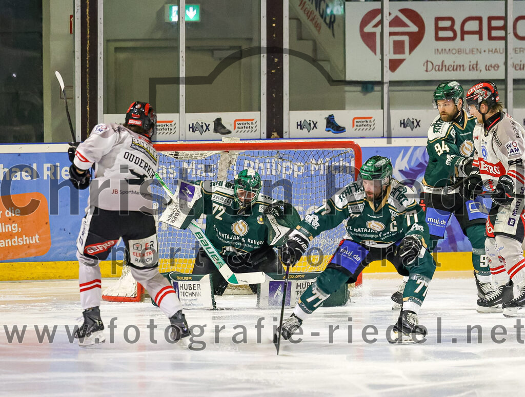 2026-02-08_063_TSV_Erding_gegen_ECDC_Memmingen_Indians | Erding, Deutschland, 08.02.2026:Eishockey, Oberliga Süd 2025 / 2026, 45. Spieltag, TSV Erding gegen ECDC Memmingen Indians, Endergebnis: Torwart David Zabolotny (Erding Gladiators, #72), Philipp Michl (Erding Gladiators, #77), Markus Eberhardt (Erding Gladiators, #94)Foto: Christian Riedel / fotografie-riedel.net