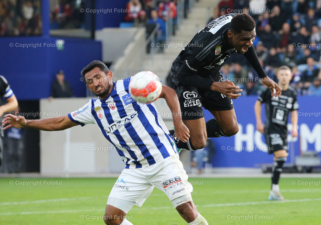 A_LUI_191024_12 | SPORT,FUSSBALL,ADMIRAL BUNDESLIGA BLAU WEISS LINZ-RZ PELLETS WAC 19.10.2024 IM BILD :RONIALDO  (BL.WEISSLINZ) UND CHIBUIKE NWAIWU (WAC) FOTOLUI/MW