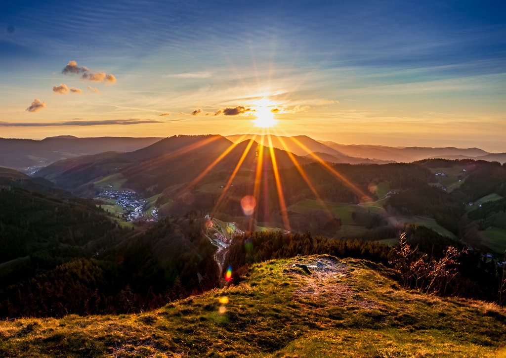 MPI_Sunset_0035 | Sonnenuntergang über dem Hotel Dollenberg am Gleitschirm Flugplatz in Bad Peterstal-Griesbach - Realisiert mit Pictrs.com