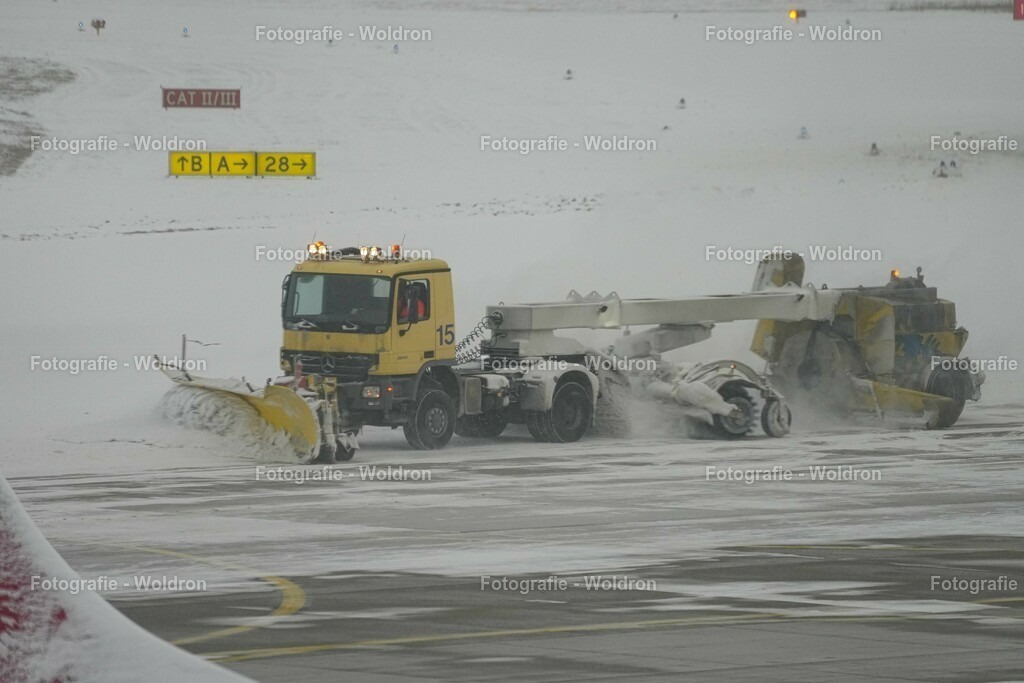 20221218  Deuschland Nuernberg - Airport-2 | Fotografie Woldron