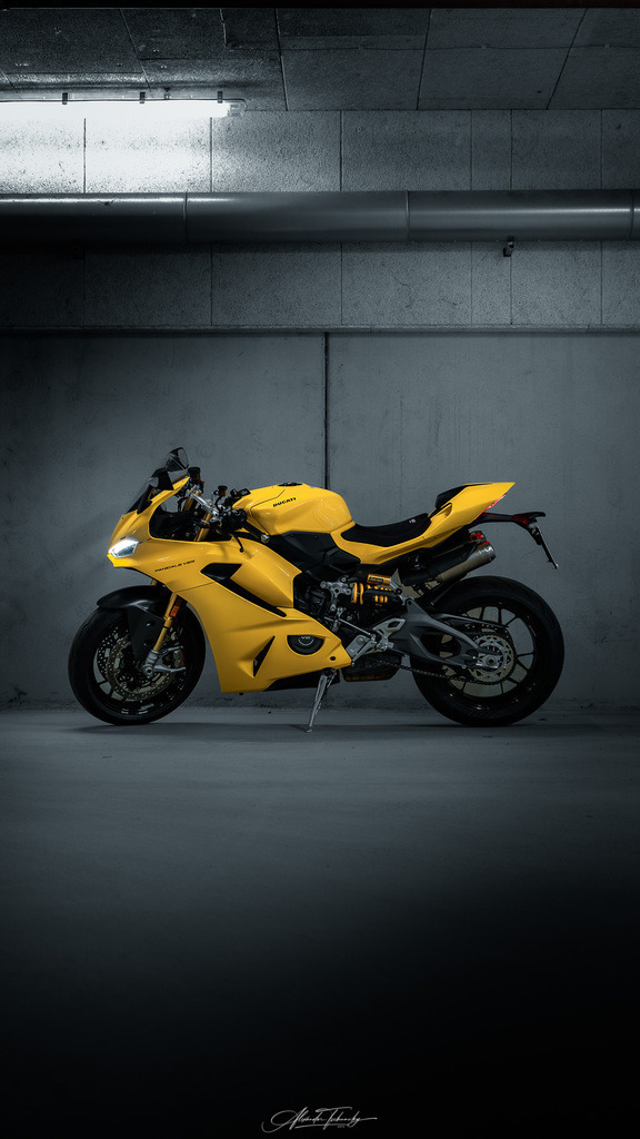 Ducati Panigake V2S | Entdecken Sie die faszinierende Welt von Alexander Tschuncky Arts: Kreative Fotografie, atemberaubende Automobilkunst und hochwertiger Bilderdruck. Lassen Sie sich inspirieren! - Realisiert mit Pictrs.com
