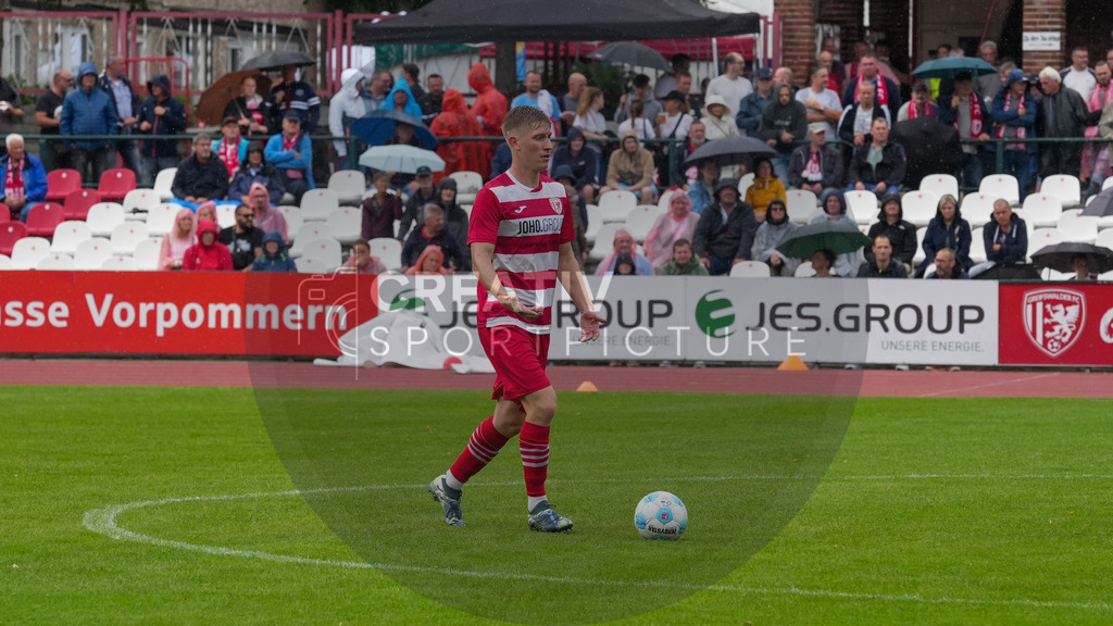 Fußball, Herren, Saison 2025/2026, Regionalliga Nordost, 9. Spieltag, Greifswalder FC vs. FSV 63 Luckenwalde, Sonntag 21.09.2025, Volksstadion Greifswald, | Fußball, Herren, Saison 2025/2026, Regionalliga Nordost, 9. Spieltag, Greifswalder FC vs. FSV 63 Luckenwalde, Sonntag 21.09.2025, Volksstadion Greifswald, Im Bild: Lucas Vierling (Greifswald) - Realisiert mit Pictrs.com