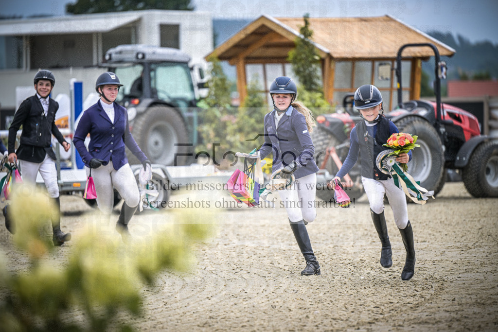DOS_0107 | Entdecke hochwertige Reitturnierfotos von Foto Oger. Professionell, emotional und authentisch – jetzt Lieblingsmomente im Shop bestellen.Deutschlandweite Turnierfotografie. - Realisiert mit Pictrs.com