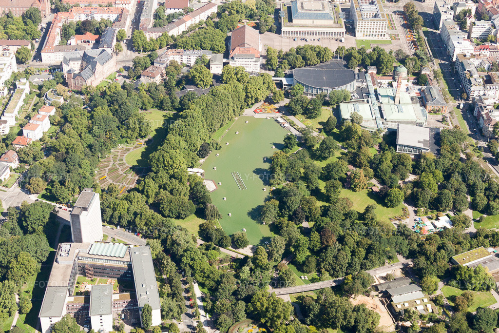 Luftbild: Zoogelände am Tierpark Zoologischer Stadtgarten mit Bootsgondeln auf dem See im Ortsteil Südweststadt in Karlsruhe im Bundesland Baden-Württemberg in Deutschland. Foto: IMG_31978.jpg vom 20.08.2010 durch Werner Riehm/FLY-FOTO.de