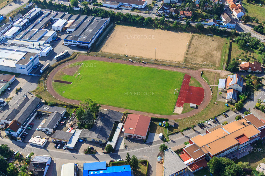 Luftbild: Sportplatz des SV Altlußheim in Altlußheim im Bundesland Baden-Württemberg in Deutschland. – Foto: IMG_52232.jpg vom 19.08.2012 durch Werner Riehm/FLY-FOTO.de – Auflösung des Originals: 4752 x 3168 px – SV 1916 Altlußheim e.V
