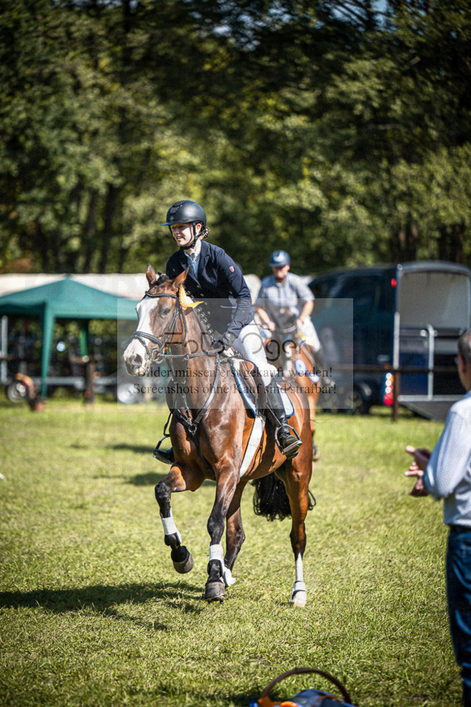 Z63_0076 | Entdecke hochwertige Reitturnierfotos von Foto Oger. Professionell, emotional und authentisch – jetzt Lieblingsmomente im Shop bestellen.Deutschlandweite Turnierfotografie. - Realisiert mit Pictrs.com