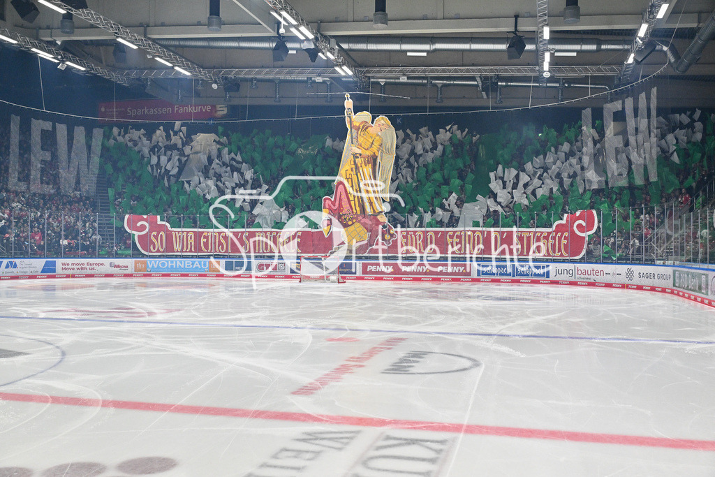 Augsburger Panther - Kölner Haie | Die Fans der Augsburger Panther haben eine Choreo vorbereitet / Ultras / Fans / Zuschauer / Symbolbild / Choreographie / DEL: Augsburger Panther - Kölner Haie, Curt Frenzel Stadion am 29.09.2024