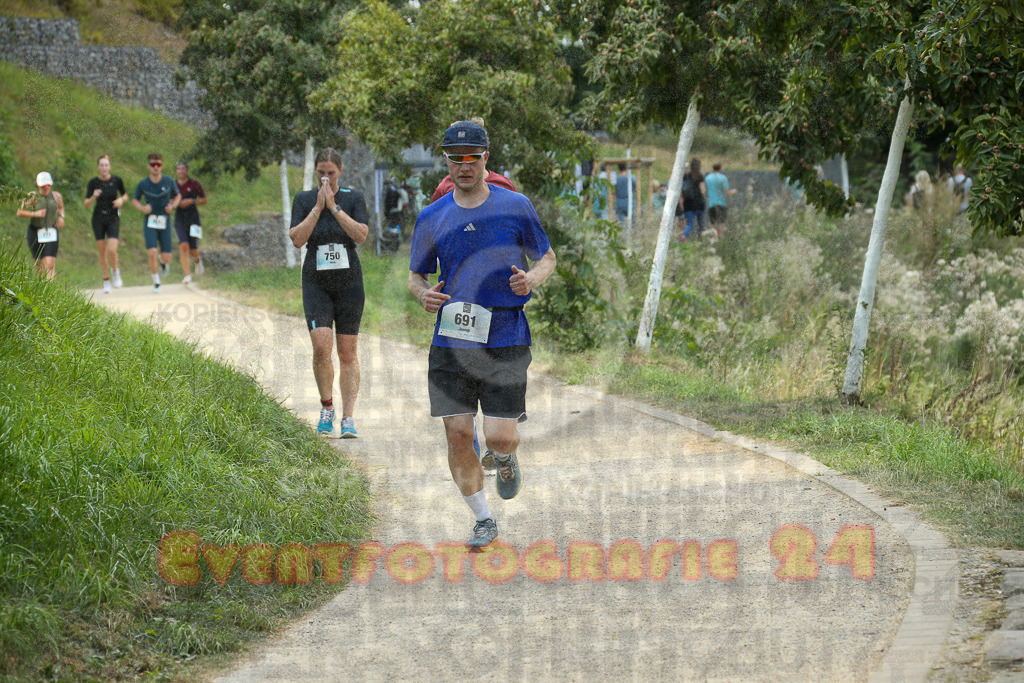 250824_1502_EX1_8346 | Sportfotografie im Rhein-Sieg Kreis, Köln, Bonn, NRW, Rheinland Pfalz, Hessen, etc. Unser Tätigkeitsfeld umfasst den Laufsport vom Volkslauf über den Marathon, Duathlon, Triathon bis zum Ultralauf wie Kölnpfad Ultra oder Schindertrail.