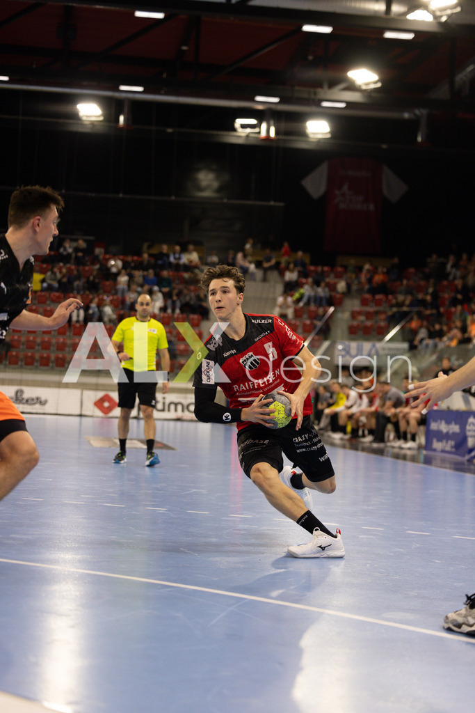 Handballen I Herren I Saison 2025-2026 I Quickline Handball League 2026 | Men I 18. Spieltag I Pfade Winterthur - Kadetten Schaffhausen I 20.12.2025 | 5 Tiago Cuencas (Pfadi Winterthur) – Rückraum mitte - Realisiert mit Pictrs.com
