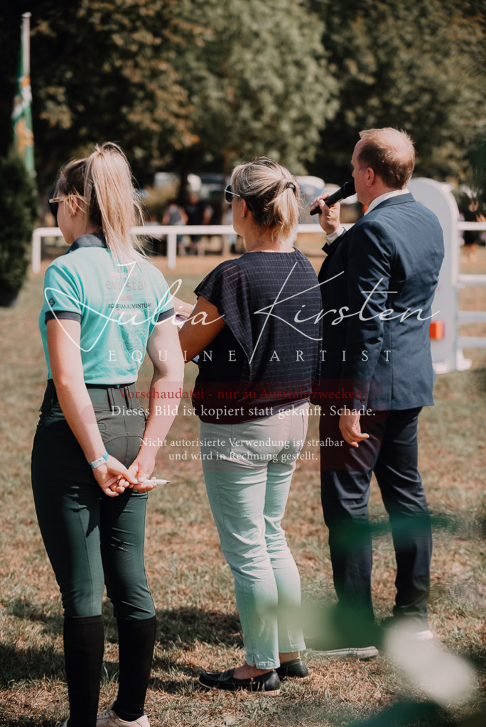 DSC_6014 | Pferde- und Turnierfotografie in Westsachsen. Pferdeportraits, Auftragszeichnungen und intuitive Kunst.