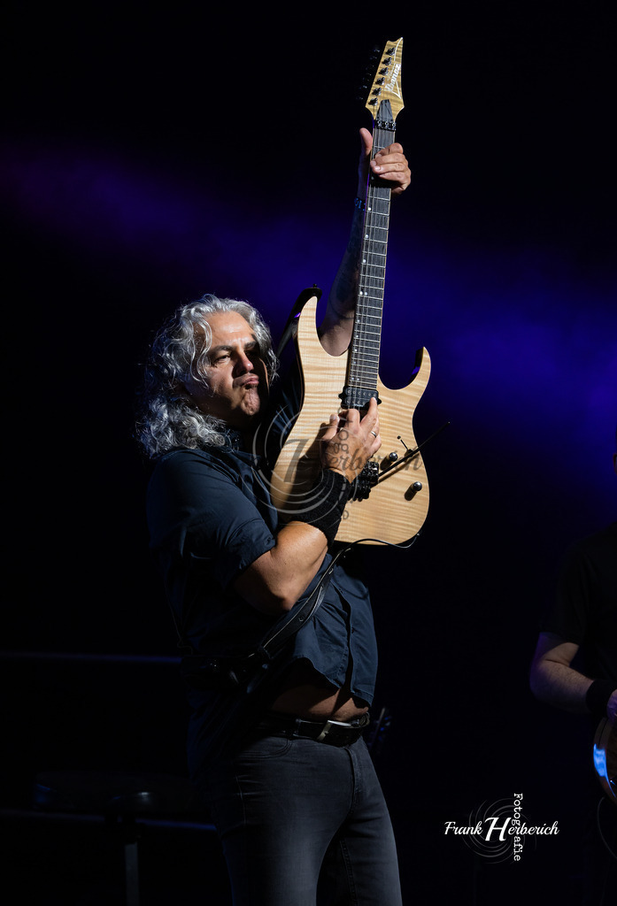 Legend | Legend , Meet the Heat in Höpfingen - Realized with Pictrs.com