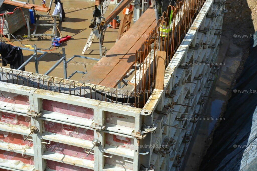 bib-lg04-betonarbeiten-0165 | Nach LV-Leistungsgruppen sortierte Detailfotos über den Bau eines Hauses. Alle Hausbau-Bilder direkt vom Urheber und Autor der Website Haus-Selber-Bauen.com