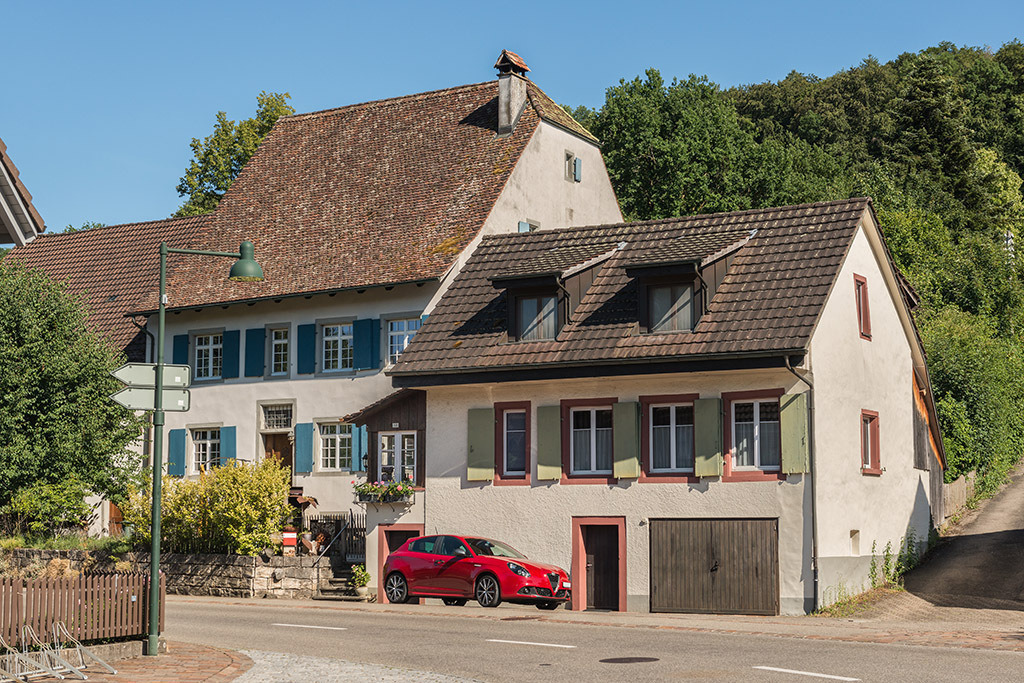Häuser im Zentrum | in Lupsingen, Baselland, Schweiz - Realisiert mit Pictrs.com