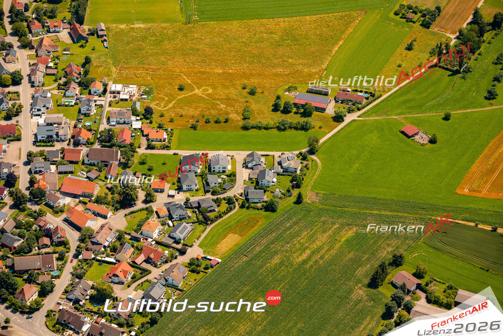 Das Luftbild zeigt :  Fleischwangen - Die Luftaufnahme wurde 2024 vom UL-Flugzeug aus erstellt ( keine Drohne ) - Hochauflösende Luftaufnahme - Für grossformatige Ausdrucke geeignet. Die Geschenkidee !Mit Lizenz und Bildrechte bestellbar