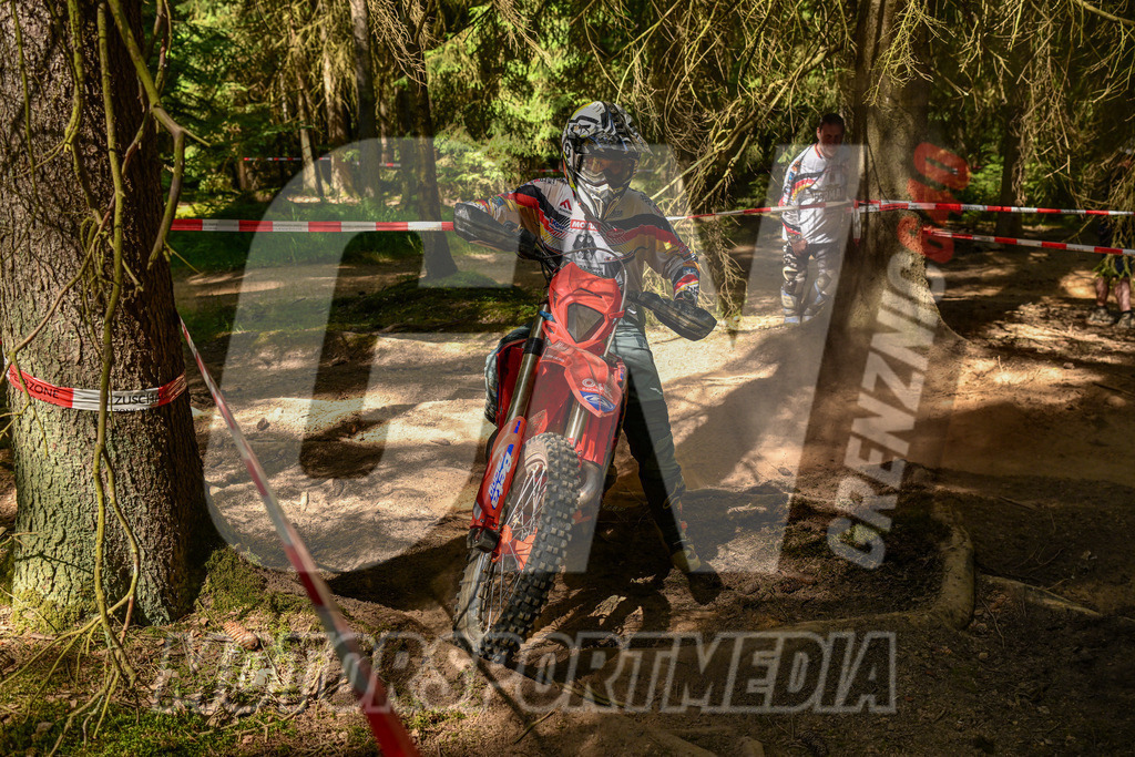 NZ8_1811 | grenznic640