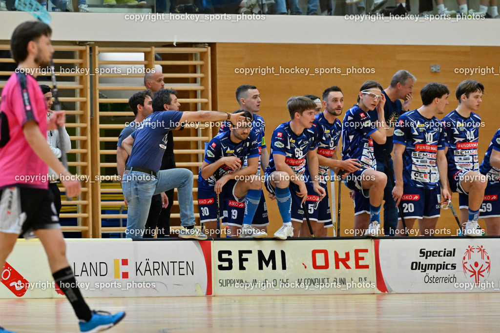 VSV Unihockey vs. Wiener Floorball Verein | Headcoach VSV Unihockey Hannes Pühringer, Spielerbank VSV Unihockey, VSV Unihockey vs. Wiener Floorball Verein, VSV Unihockey vs. Wiener Floorball Verein am 18.05.2025 in Villach (Ballspielhalle St. Martin), Austria, (Photo by Bernd Stefan)