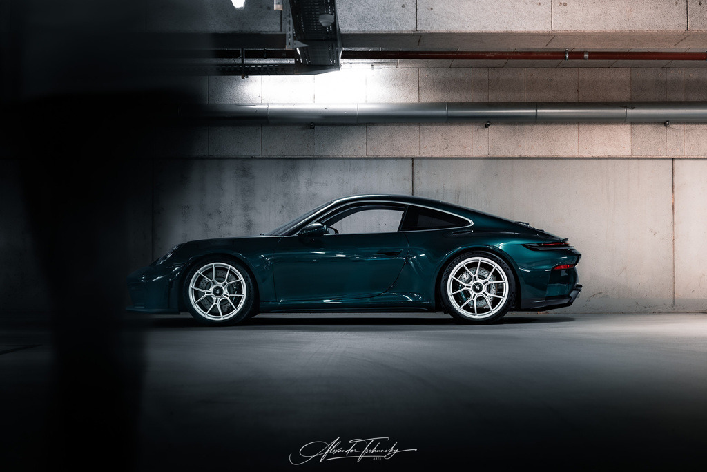 911 GT3 Touring Arlogrünmetallic | Entdecken Sie die faszinierende Welt von Alexander Tschuncky Arts: Kreative Fotografie, atemberaubende Automobilkunst und hochwertiger Bilderdruck. Lassen Sie sich inspirieren! - Realisiert mit Pictrs.com