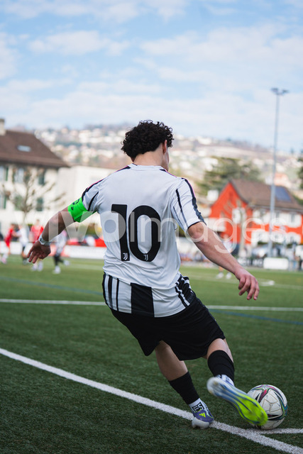 juv_lut_fmachado-0147 | Images from the Juniors B match between Juventus Academy and FC Lutry, played on 18 March 2026 in Lutry, Switzerland, featuring players, coaching staff and match action throughout the game.