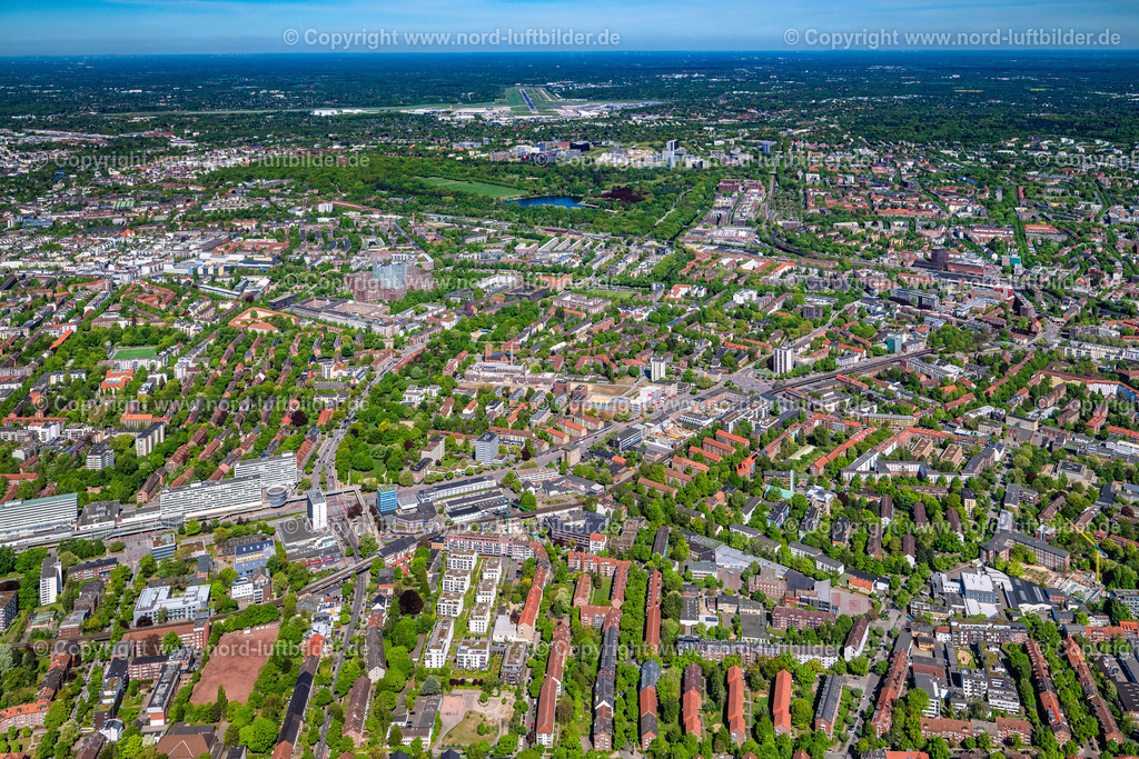 Hamburg_Barmbek_Süd_ELS_3646010525 | HAMBURG 01.05.2025 Mischbebauung der Wohngebiets- und Gewerbeansiedlung an der Volksdorfer Straße, Hansdorfer Straße im Ortsteil Barmbeck in Hamburg, Deutschland. // Mixing of residential and commercial settlements on street Volksdorfer Strasse, Hansdorfer Strasse in the district Barmbeck in Hamburg, Germany. Foto: Martin Elsen