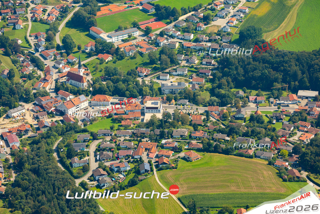 Das Luftbild zeigt :  Reischach - Die Luftaufnahme wurde 2024 vom UL-Flugzeug aus erstellt ( keine Drohne ) - Hochauflösende Luftaufnahme - Für grossformatige Ausdrucke geeignet. Die Geschenkidee !Mit Lizenz und Bildrechte bestellbar