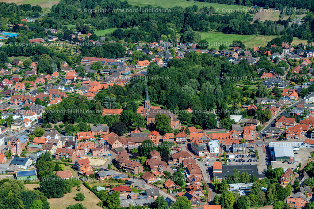 Harsefeld_Centrum_ELS_6957110822 | HARSEFELD 11.08.2022 Stadtansicht des Innenstadtbereiches in Harsefeld im Bundesland Niedersachsen, Deutschland. // City view on down town in Harsefeld in the state Lower Saxony, Germany. Foto: Martin Elsen