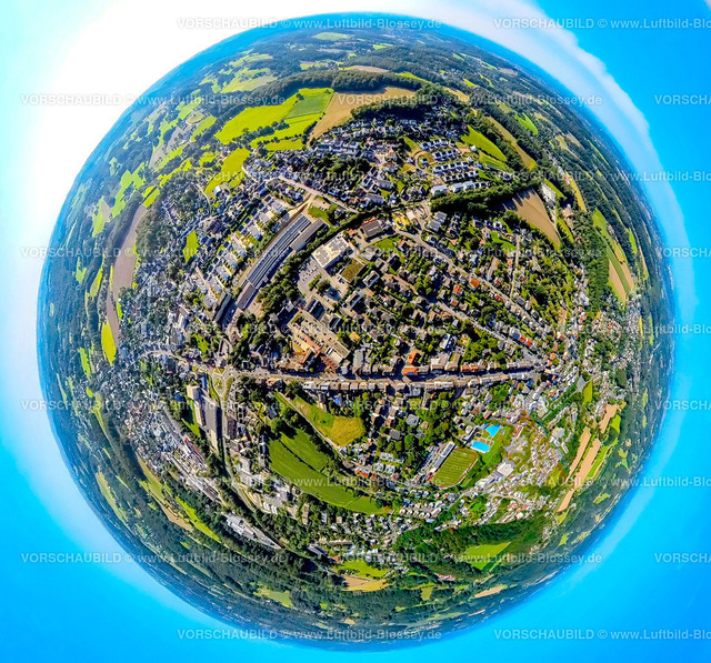 Sprockhoevel240890629Niedersprockhoevel_Hauptstrasse | Luftbild, Ortsansicht Wohngebiet Niedersprockhövel mit Hauptstraße, Erdkugel, Fisheye Aufnahme, Fischaugen Aufnahme, 360 Grad Aufnahme, tiny world, little planet, fisheye Bild, Niedersprockhövel, Sprockhövel, Ruhrgebiet, Nordrhein-Westfalen, Deutschland