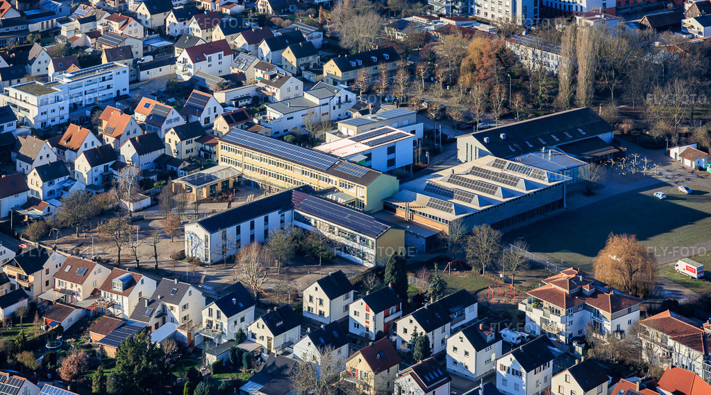 Luftbild: Grundschule Herxheim,. Festplatz und Elmar-Weiller-Festhalle Herxheim in Herxheim bei Landau im Bundesland Rheinland-Pfalz in Deutschland. Foto: IMG_152558-Pano.jpg vom 31.12.2025 durch Werner Riehm/FLY-FOTO.deAuflösung des Originals: 7041 x 3920 pxWWW.GRUNDSCHULE-HERXHEIM.DE