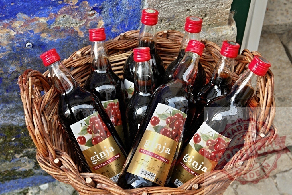 Ginja cherry liqueur bottles in a basket | Ginja cherry liqueur bottles with Estrela de Ouro labels in a traditional wicker basket - Realisiert mit Pictrs.com