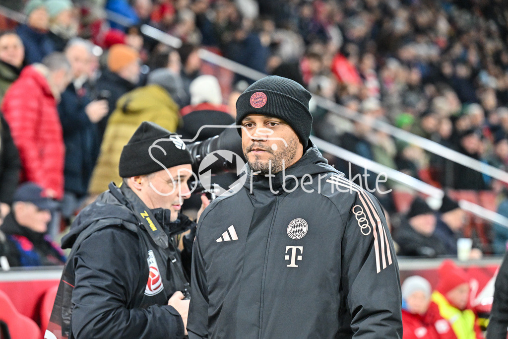 Augsburger Panther - EC VSV | im Bild Vincent KOMPANY Trainer FC Bayern Muenchen vor der Partie in Salzburg / Testspiel: RB Salzburg - FC Bayern Muenchen, Red Bull Arena am 06.01.2025