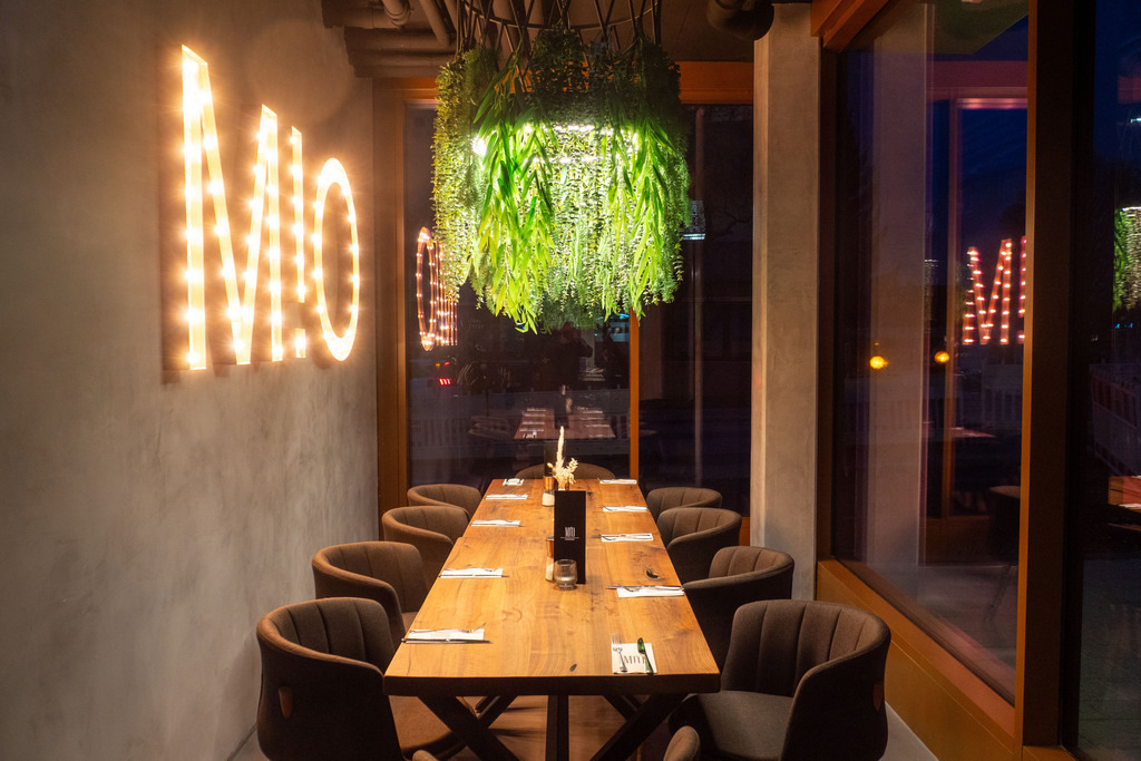 Mi'O | Ditzingen - Am Ditzinger Bahnhof hat ein Italiener aufgemacht, Mi'O. Wer ist der Betreiber Epifanio Cardelia, was steckt hinter dem Business Lunch - und wie hebt sich das Restaurant von der Konkurrenz in der Stadt ab? - Realisiert mit Pictrs.com