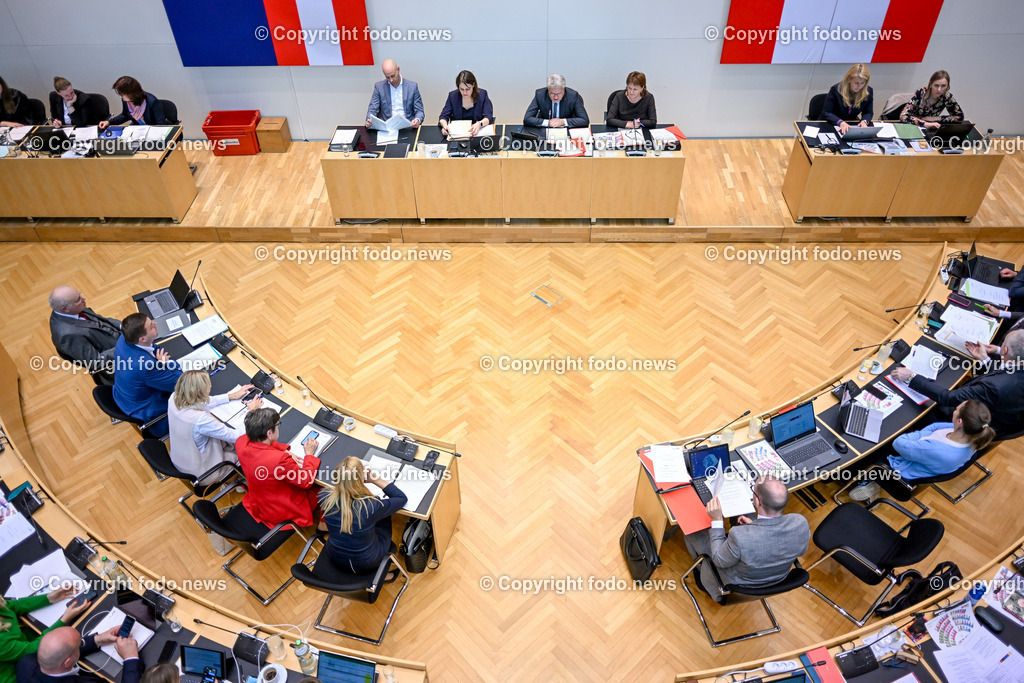 Gemeinderatsitzung Linz_ Altes Rathaus_ 21.03.2024-41 | 21.03.2024, Altes Rathaus Linz, AUT, Gemeinderatsitzung, im Bild Martin Hajart (VP, Vize-Bgm. der Stadt Linz), Tina Bloechl (SP, Vize-Bgmin. der Stadt Linz), Klaus Luger (SP, Bgm. der Stadt Linz), Karin Hoerzing (SP, Vize-Bgmin. der Stadt Linz),  Gemeinderaete, Stadtraete