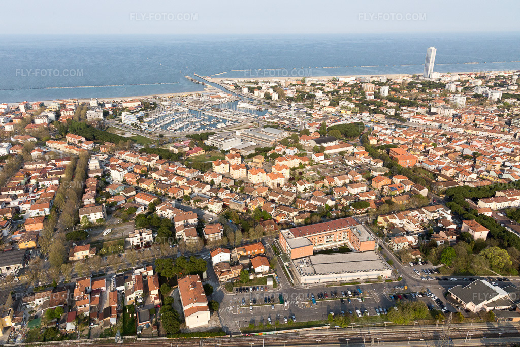 Aerial view: View of the town in Cesenatico in the state Forlì-Cesena, Italy. – Photo: IMG_098445.jpg taken on 04/05/2017 by Werner Riehm/FLY-FOTO.com – Resolution of the original: 5472 x 3648 px