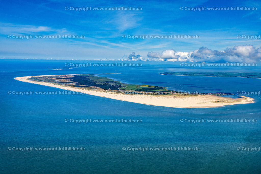 Amrum_ELS_3732150622 | WITTDüN AUF AMRUM 15.06.2022 Sandstrand - Landschaft des Küstenbereiches der Nordsee - Insel in Wittdün auf Amrum im Bundesland Schleswig-Holstein, Deutschland. Weiterführende Informationen bei: AmrumTouristik AöR. // Sandy beach of coastal area North Sea - Island in Wittduen auf Amrum in the state Schleswig-Holstein, Germany. Further information at: AmrumTouristik AoeR. Foto: Martin Elsen