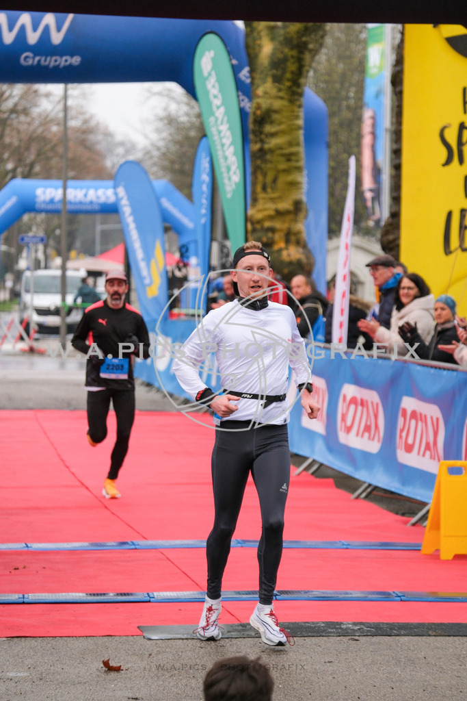 ..... | AUSTRIA, Wels, 30.03.25, ALOHA Wels Halbmarathon, Image Shows: , Foto: Wapics/RING M.