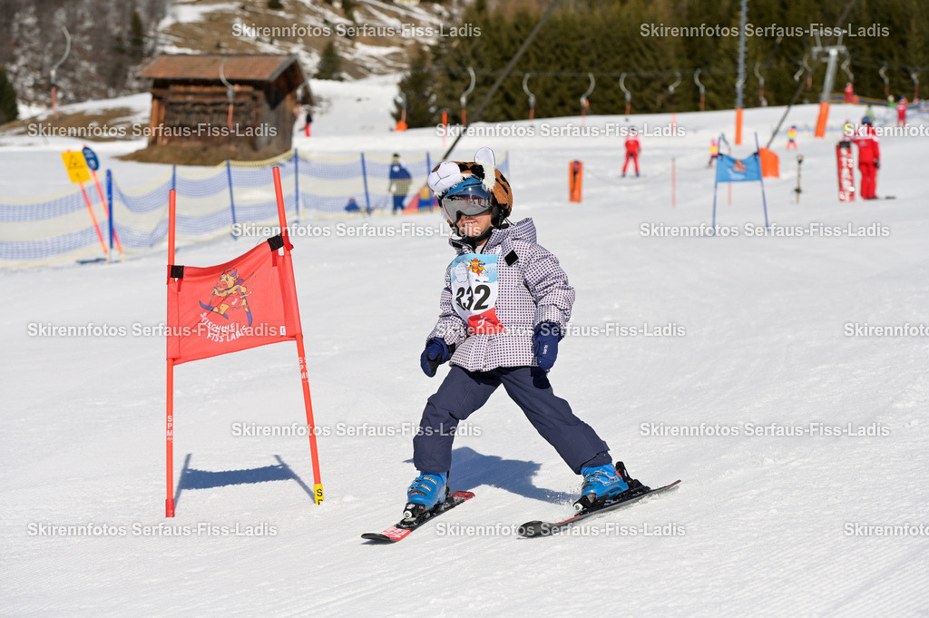 SRF_27.02.2026_107 | Skirennfotos,Serfaus,Fiss,Ladis,Kinderskirennen,Winter,Tirol,Oberland,skirace,SFL,feelfree,weil wir's genießen,ski,Ski,skifahren,Sonnenplateau, - Realisiert mit Pictrs.com