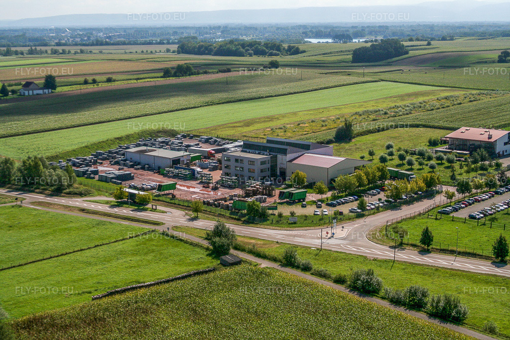 Vue aérienne: PROFIL ALSACE à Niederlauterbach dans le département Bas Rhin, France – .Photo: IMG_3585.jpg prise le 31/08/2006 par Werner Riehm/FLY-FOTO.eu – Résolution de l'original: 3456 x 2304 px – Profil Alsace S.A.S