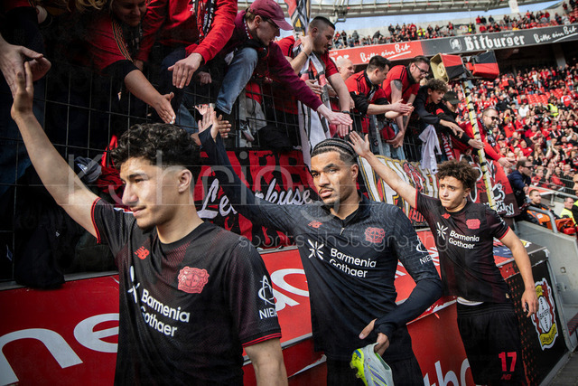 German Bundesliga, Bayer 04 Leverkusen vs. Hamburger SV, 16.05.2026 | LEVERKUSEN, GERMANY - MAY 16, 2026 :  Ibrahim Maza (Bayer 04 Leverkusen, 30),  says goodbye to the fans after the German Bundesliga match on gameday 34 between Bayer 04 Leverkusen vs. Hamburger SV at BayArena on May 16, 2026 in Leverkusen, Germany. DFL REGULATIONS PROHIBIT ANY USE OF PHOTOGRAPHS AS IMAGE SEQUENCES AND/OR QUASI-VIDEO.