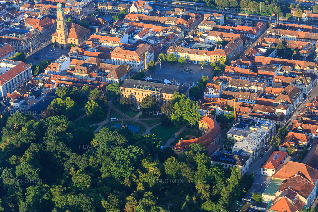 Luftbild: Orangerie und University of Erlangen-Nuremberg am Schlossgarten Erlangen im Ortsteil Markgrafenstadt in Erlangen im Bundesland Bayern in Deutschland.Foto: IMG_092609.jpg vom 07.08.2016 durch Werner Riehm/FLY-FOTO.deWWW.FAU.DESchlossgarten - Visit Erlangen