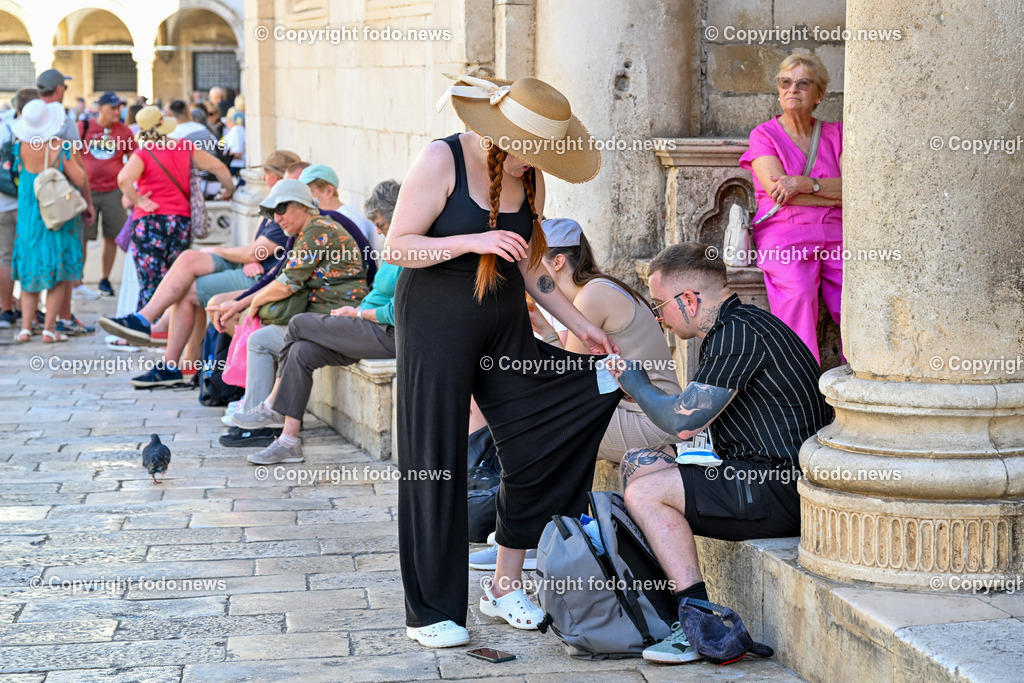 Kroatien_ Dubrovnik_ 11.10.2023-147 | 11.10.2023, Kroatien, HRV, Dubrovnik im Bild Gastronomie, Tourismus, Touristen, Sehenswuerdigkeiten, Stadtansichten



eine Stadt im suedlichen Kroatien an der Adriakueste in der Gespannschaft Dubrovnik-Nereveta. Die Altstadt wurde im Jahr 1979 von der UNESCO in die Liste des Weltkulturerbes aufgenommen.