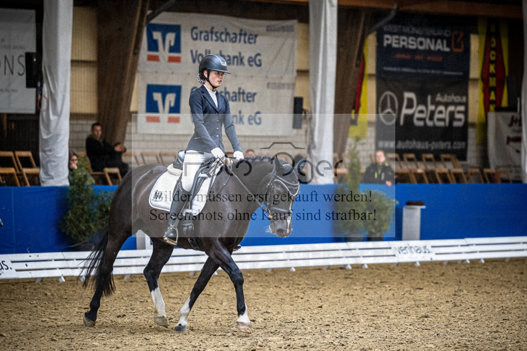 DOS_4189 | Entdecke hochwertige Reitturnierfotos von Foto Oger. Professionell, emotional und authentisch – jetzt Lieblingsmomente im Shop bestellen.Deutschlandweite Turnierfotografie. - Realisiert mit Pictrs.com