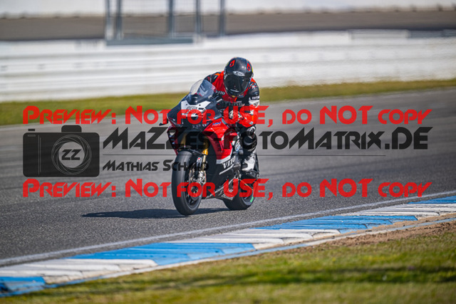 MaZZes_FotoMatrix_230410_8943 | WEISS