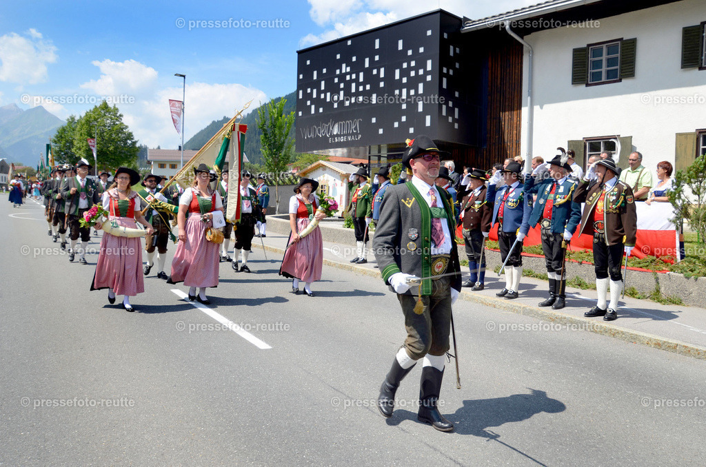 IMPRESSION-news-2022-Juli24-Bezirksschuetzenfest-Elbigenalp-D51-DSC_1139 | Info aus dem Bezirk Reutte/Ausserfern Tirol sowie eine umfangreiche Bilddatenbank über die gesamte Region: Lechtal, Talkessel Reutte, Tannheimertal, Zwischentoren. Lech, Plansee, Zugspitze, Grenztunnel, B179, Fernpassstraße, Verkehr, Lawinen, Tradition, - Realisiert mit Pictrs.com
