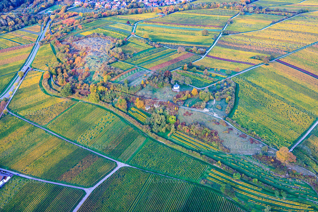 Luftbild: Naturschutzgebiet und Kapelle 