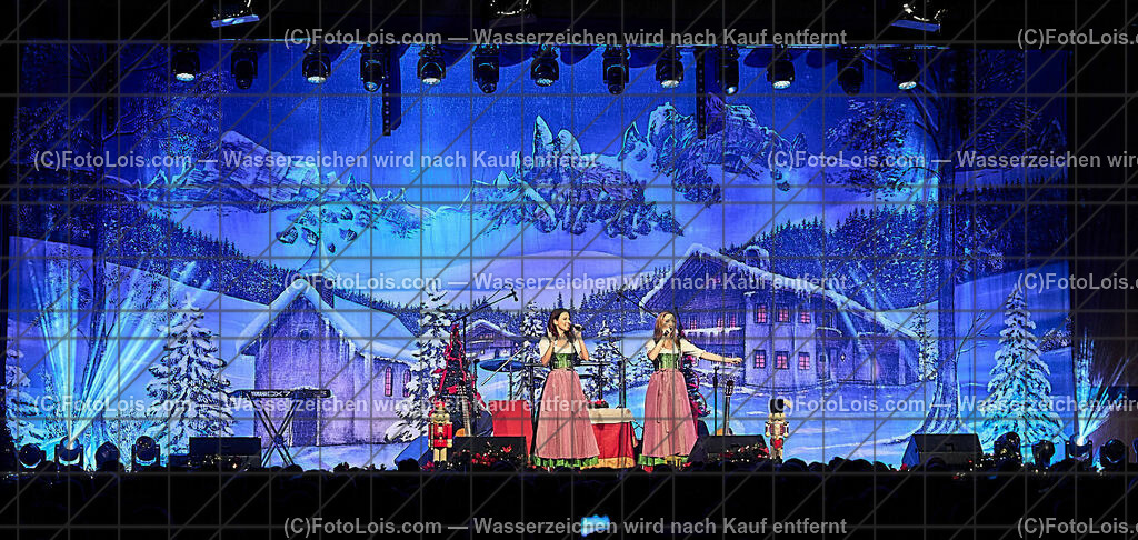ALP0641_STAR-WEIHNACHT_NV-Forum_Sigrid-Marina | (C)FotoLois.com, Alois Spandl, Volkstümliche STAR-WEIHNACHT MIT Sigrid & Marina, NOCKIS, Andy Borg und Die Edlseer im NV-Forum Wieselburg, So 18. Dez. Dezember 2022.