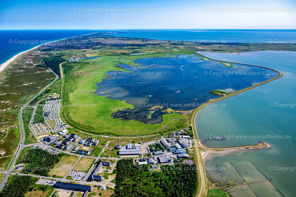 Sylt_Rantum_Rantumbecken_ELS_3333210625 | RANTUM (SYLT) 21.06.2025 Ortsansicht an der Meeres-Küste der Nordsee und das Rantum Becken (Sylt) im Bundesland Schleswig-Holstein. // Townscape on the seacoast of North Sea in Rantum (Sylt) in the state Schleswig-Holstein. Foto: Martin Elsen