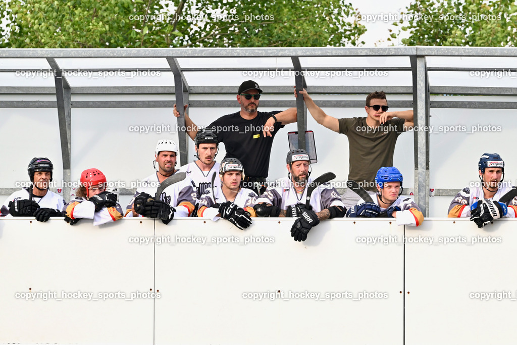 VAS Ballhockey vs. HSC Eagles Poggersdorf | Spielerbank VAS Ballhockey, Headcoach VAS Ballhockey Eder Manfred, VAS Ballhockey vs. HSC Eagles Poggersdorf, VAS Ballhockey vs. HSC Eagles Poggersdorf am 14.07.2024 in Villach (Alpen Arena ), Austria, (Photo by Bernd Stefan)