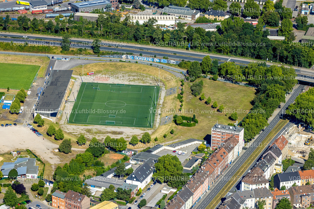 Gelsenkirchen220801430 | Luftbild, Neues Pumpwerk-Gebäude der Emschergenossenschaft nahe der Sutumer Brücken auf der Schleuseninsel zwischen Rhein-Herne-Kanal und Fluss Emscher, Schalke-Nord in Gelsenkirchen, Ruhrgebiet, Nordrhein-Westfalen, Deutschland
