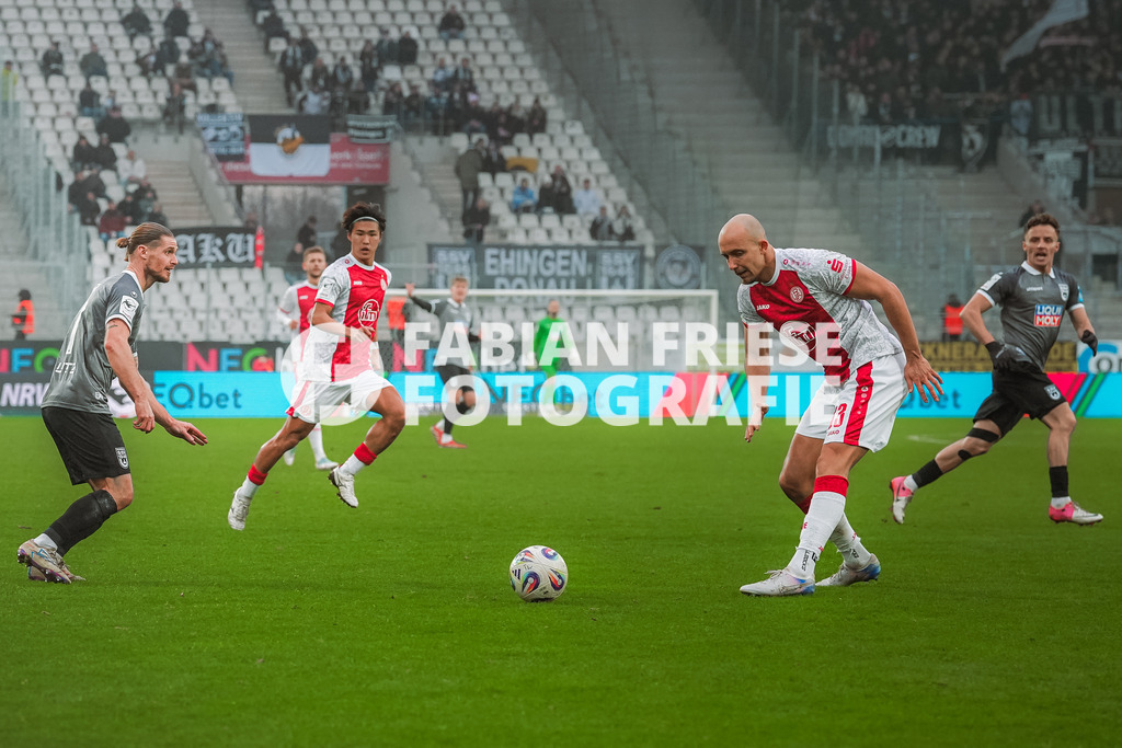 GER Rot-Weiss Essen vs. SSV Ulm, Fussball, 3. Liga, Spieltag 19, Saison 2025/2026, 20.12.2025 | GER Rot-Weiss Essen vs. SSV Ulm, Fussball, 3. Liga, Spieltag 19, Saison 2025/2026, 20.12.2025Foto: Fabian Friese - Realisiert mit Pictrs.com