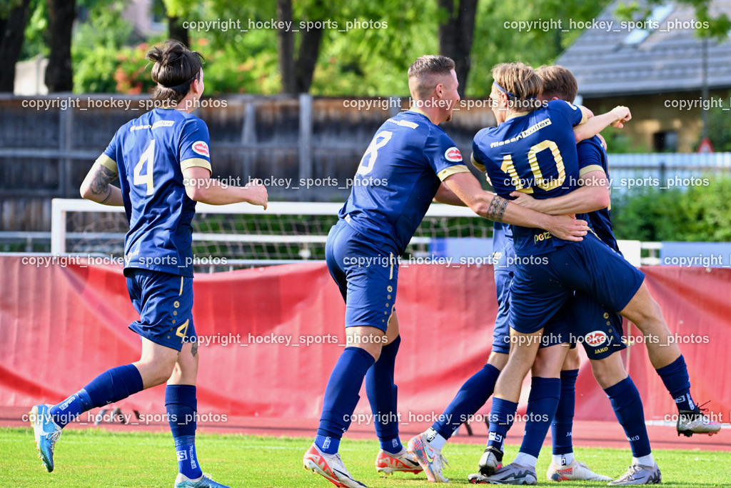 ATUS Velden vs. GAK | Jubel ATUS Velden Mannschaft, #18 Nicolas Manuel Modritz ATUS Velden, #4 Ryan Taylor Thomas Lee Colvin ATUS Velden, #8 Fabian Kopeinig ATUS Velden, #10 Lukas Lausegger ATUS Velden, ATUS Velden vs. GAK, ATUS Velden vs. GAK am 26.07.2024 in Villach (Stadion Lind), Austria, (Photo by Bernd Stefan)