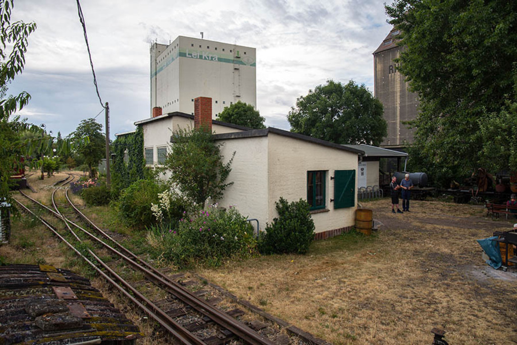 Museumsfeldbahn Lindenau | Entdecke über 20 Kategorien Leipzig-Motive: Foto-Downloads, hochwertige Poster, Leinwand- & Fine-Art-Prints. Jetzt Lieblingsfoto im Bildlexikon Leipzig Shop bestellen!